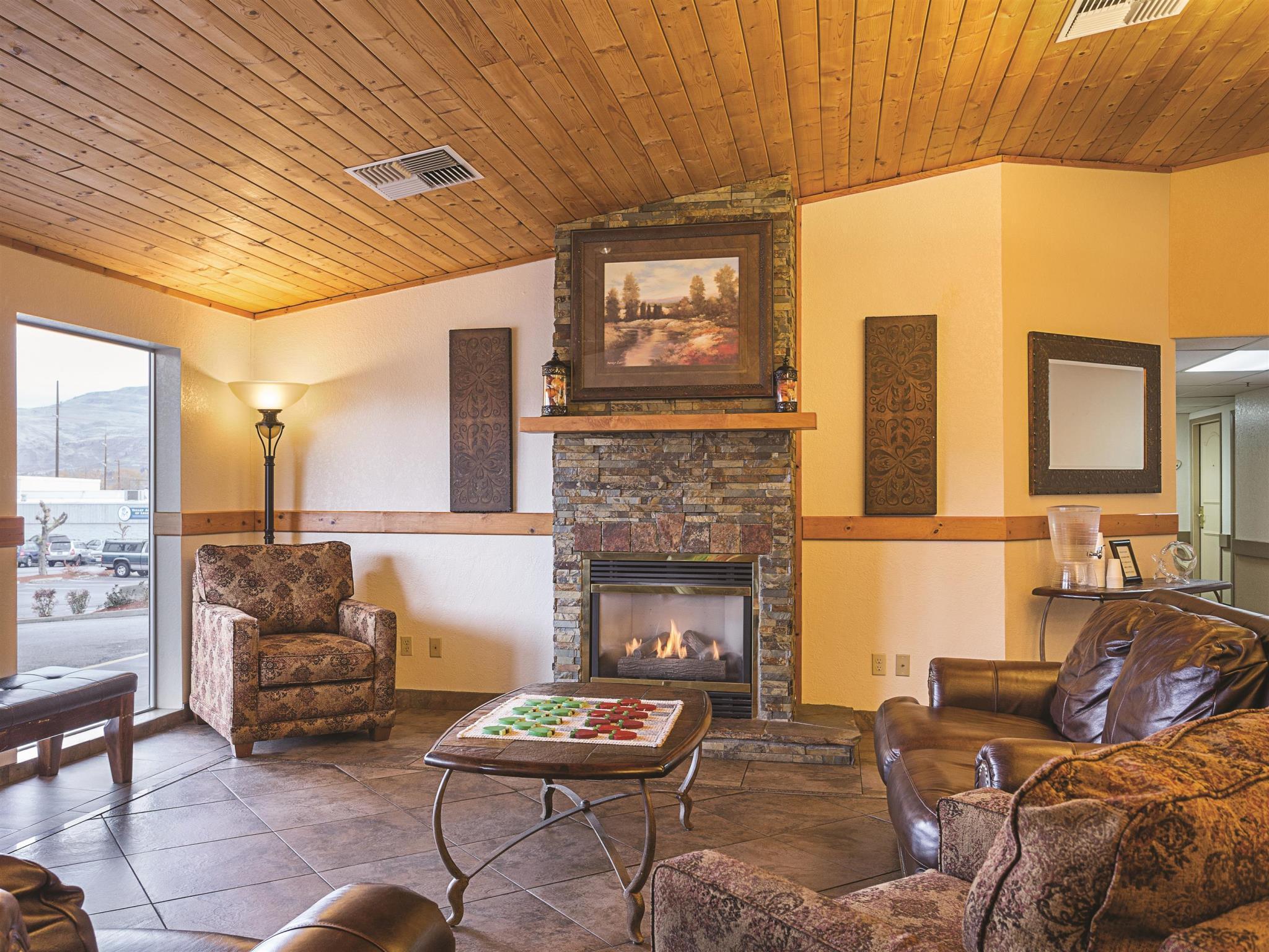 Wenatchee Inn Bagian luar foto