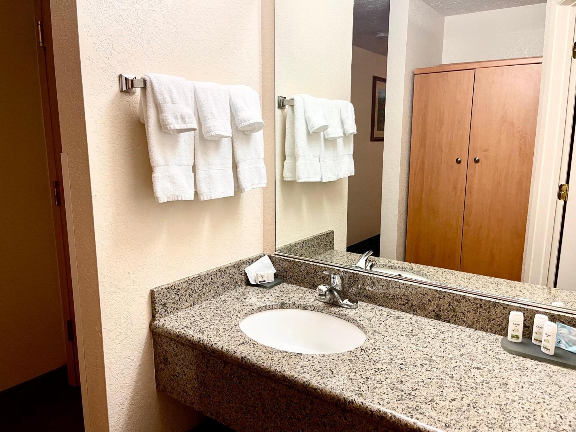 Wenatchee Inn Bagian luar foto
