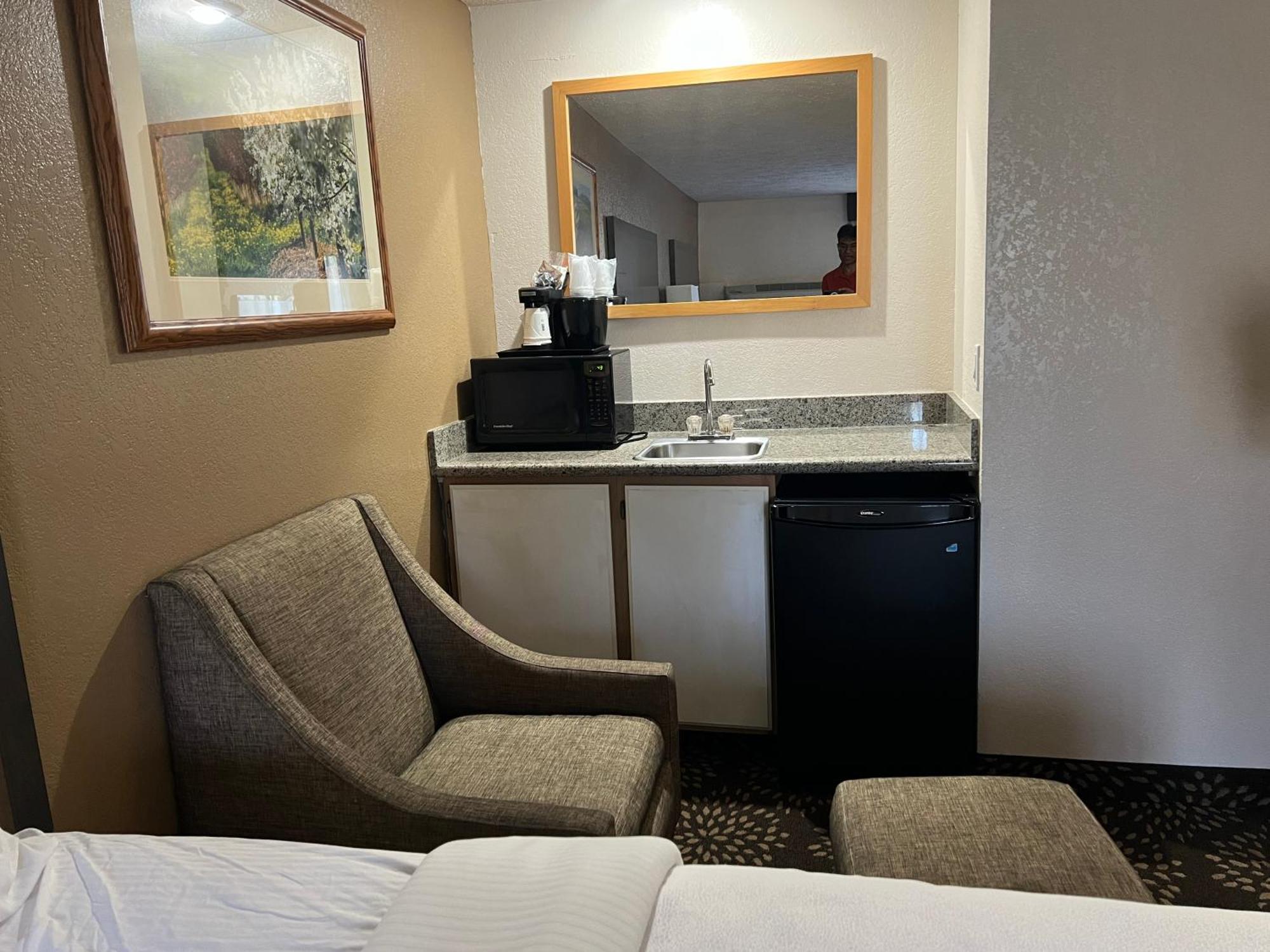 Wenatchee Inn Bagian luar foto
