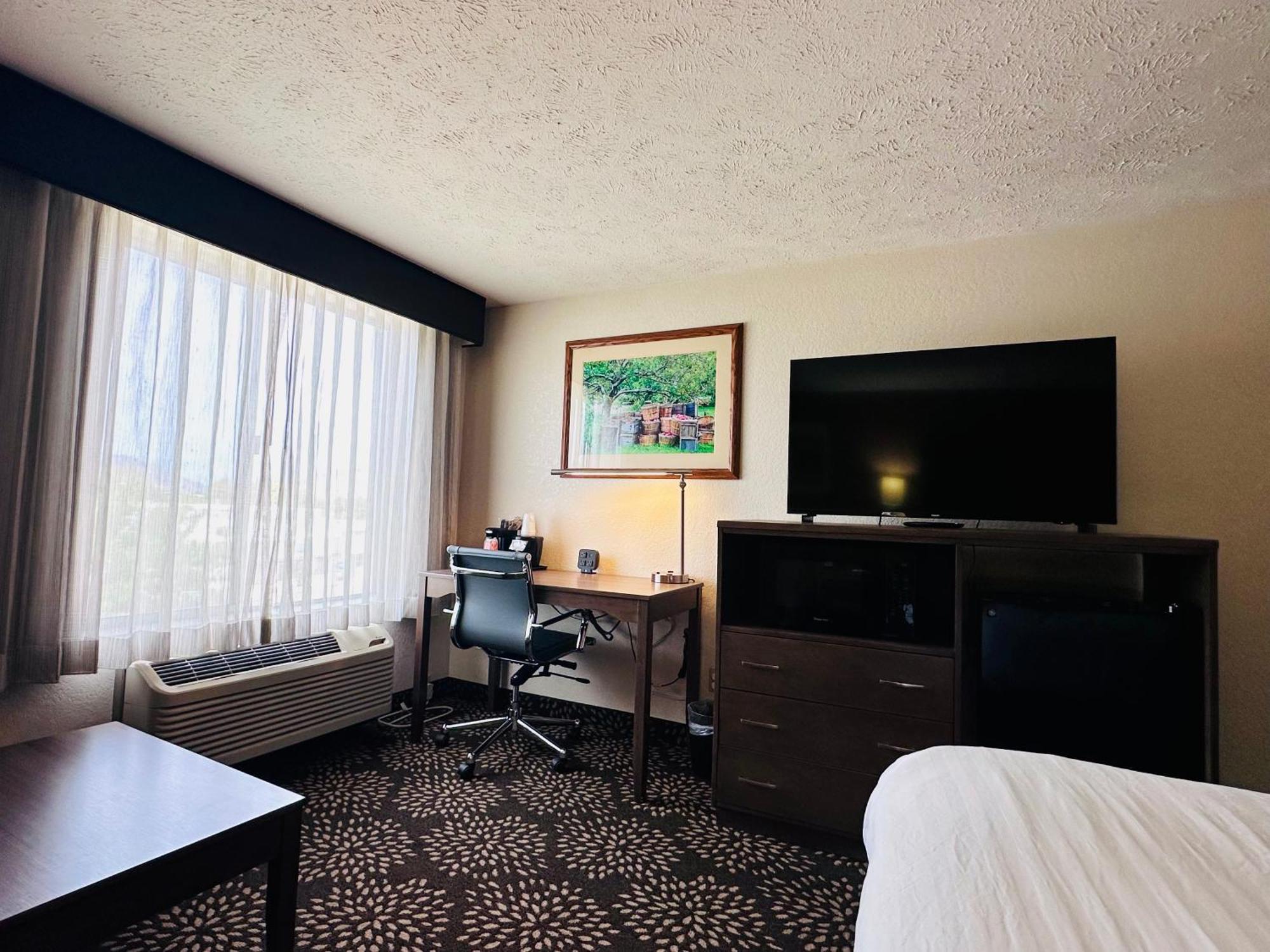 Wenatchee Inn Bagian luar foto