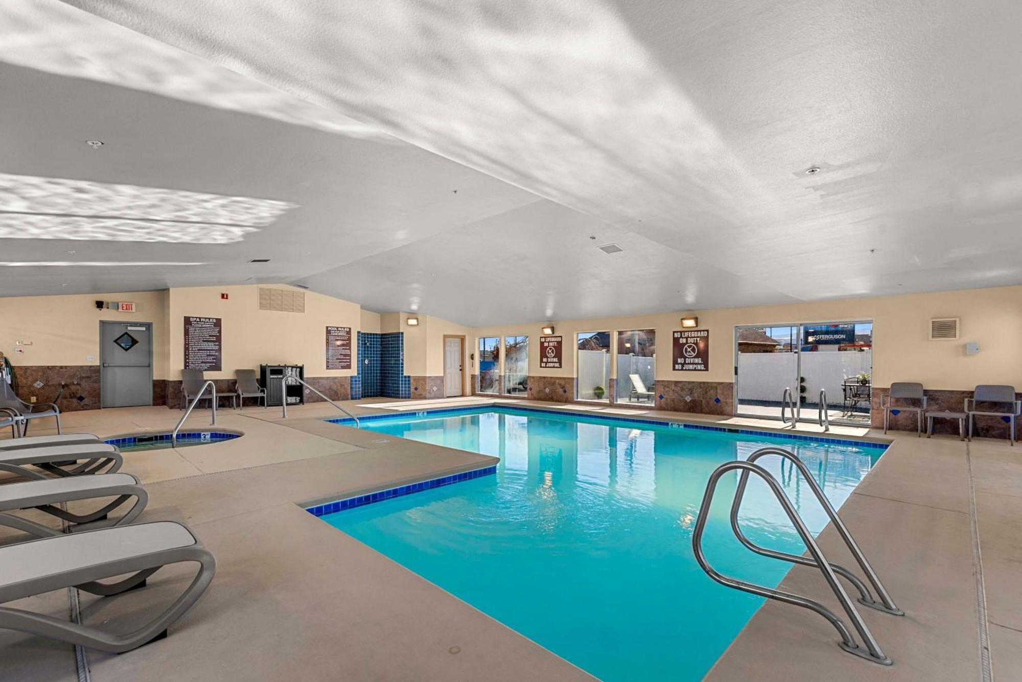Wenatchee Inn Bagian luar foto