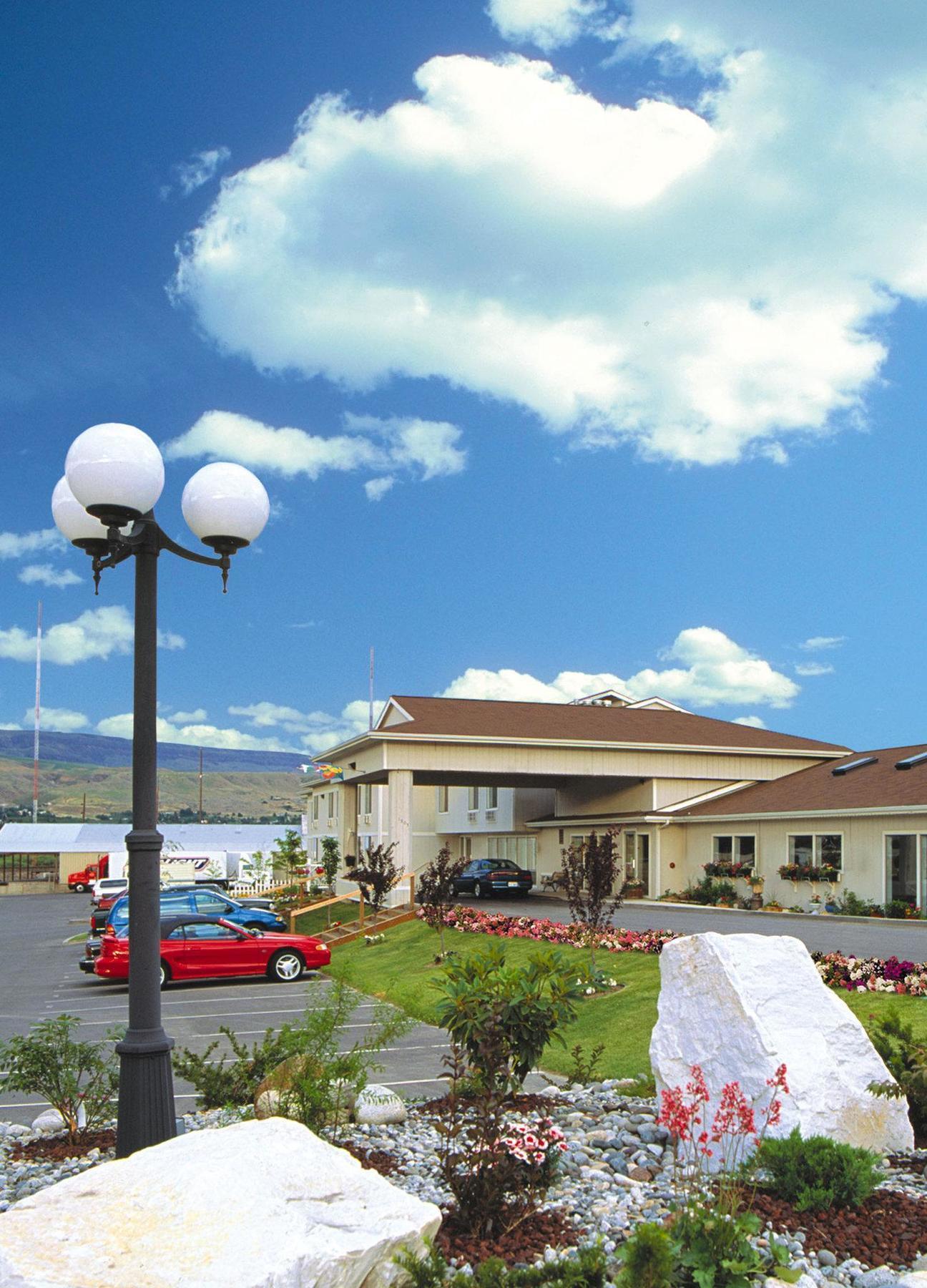 Wenatchee Inn Bagian luar foto